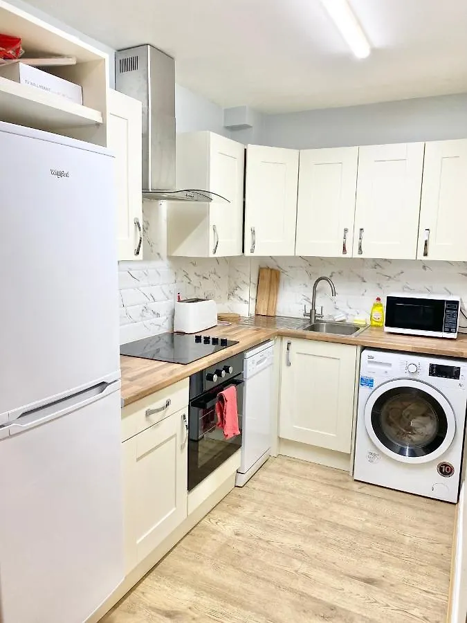 Lovely 2 Bedroom Apartment In Dublin City contacts